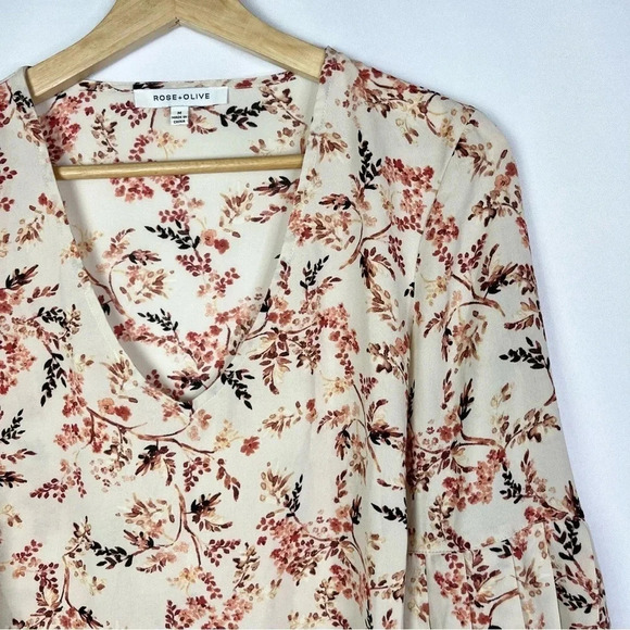 Rose + Olive Cream & Red Floral Pleated Bell Sleeve Blouse M - Picture 3 of 4